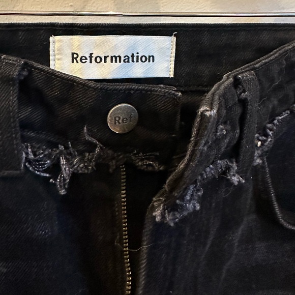 Reformation Black denim frayed ankle jeans. Darling! Size 23 NWOT - Picture 2 of 9